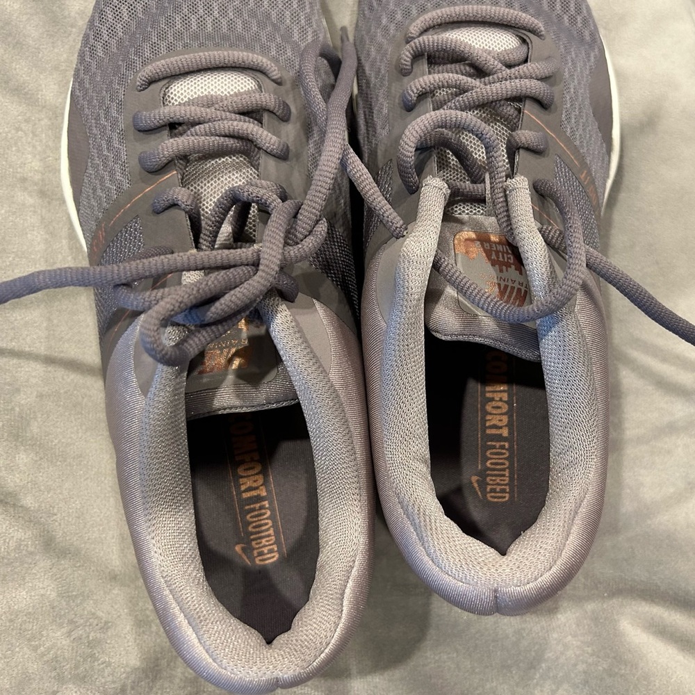New Nike Tennis Shoes - Picture 2 of 4